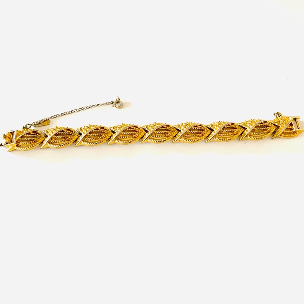 Vintage Signed Monet 1970s Textured Fish Retro Bracelet.